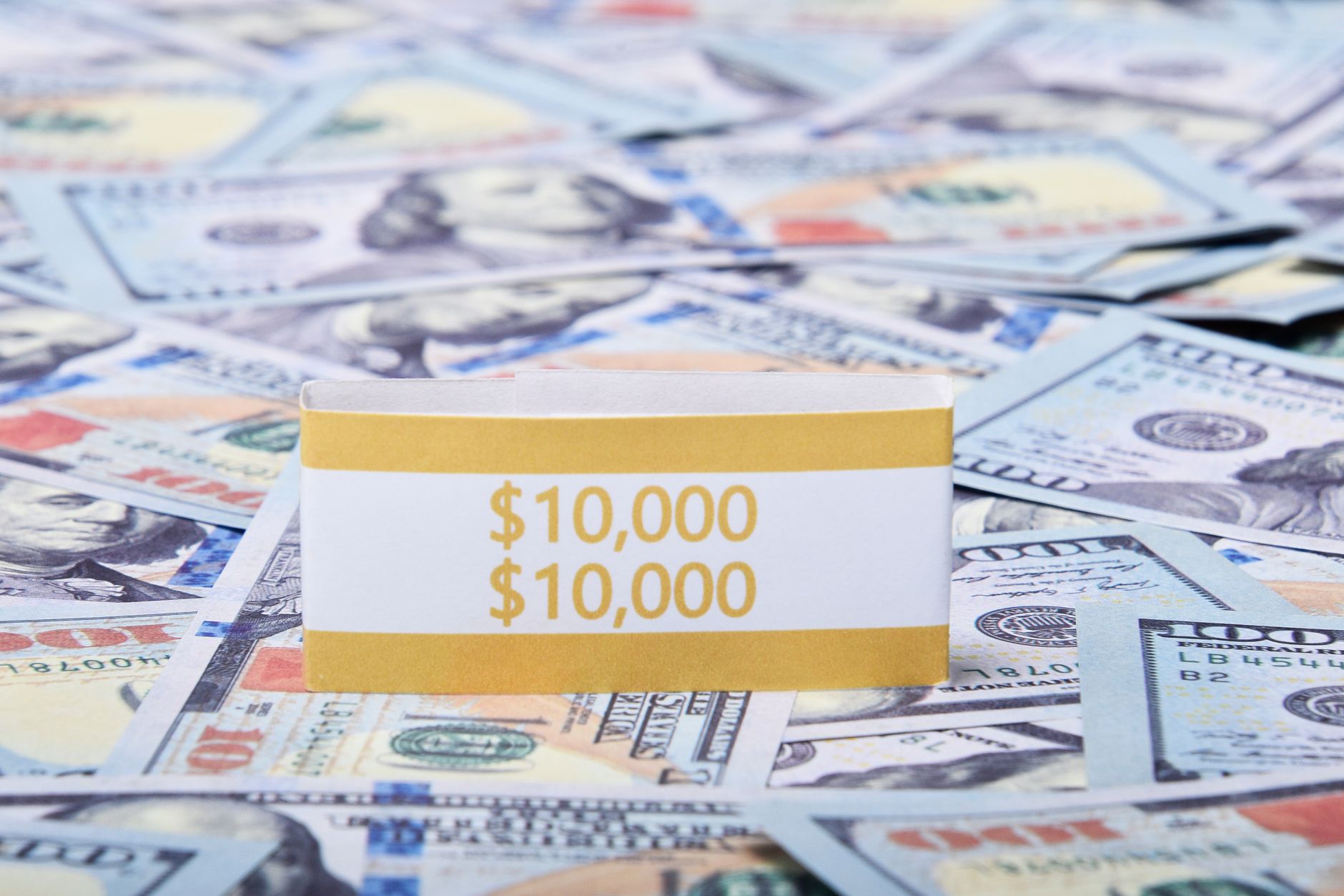 ASML Bucks the Trend: Offers $20,000 Bonus Amidst Tech Layoffs