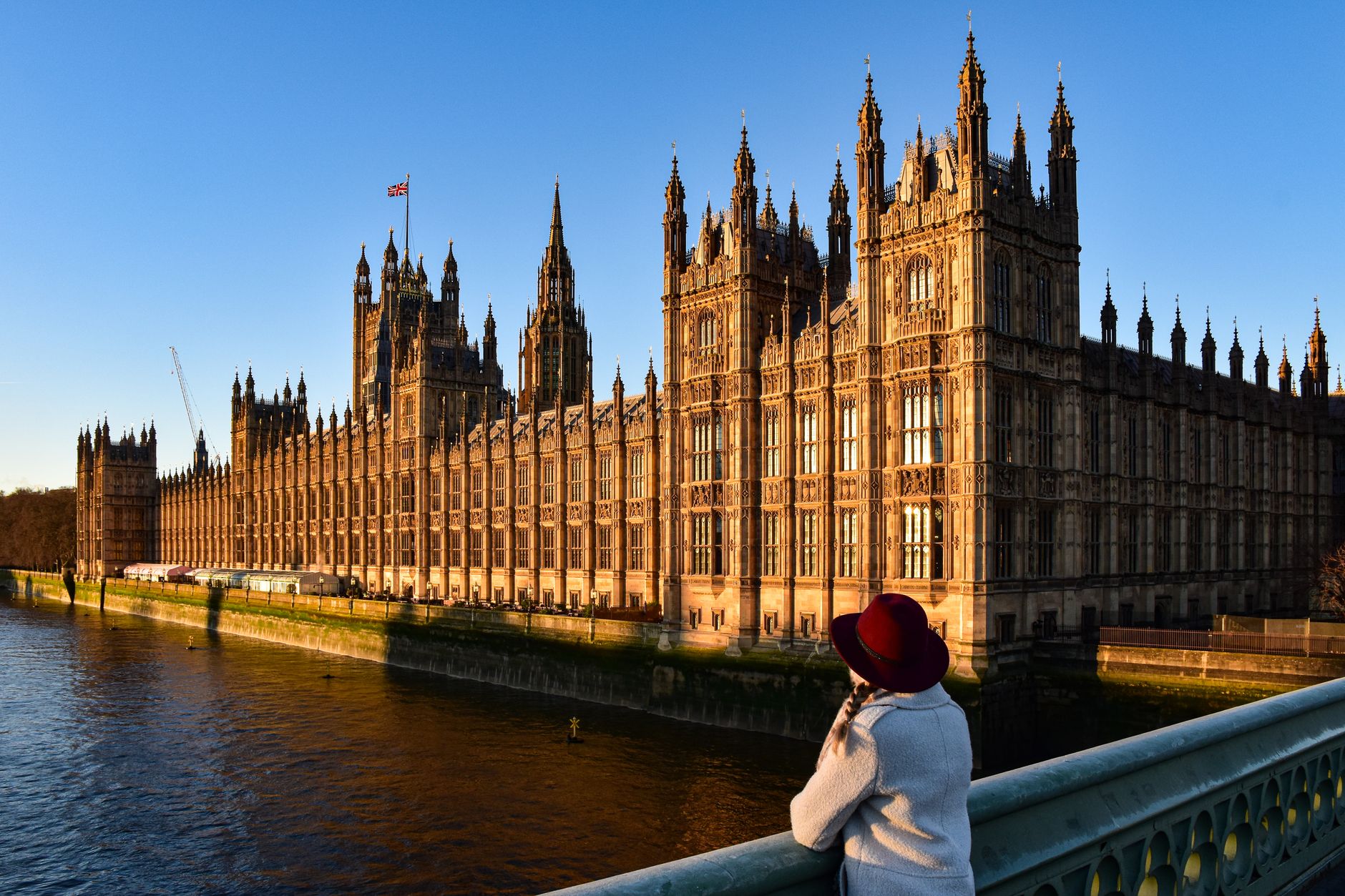 Rayner Challenges Labour's Visa Plans Ahead of Conference