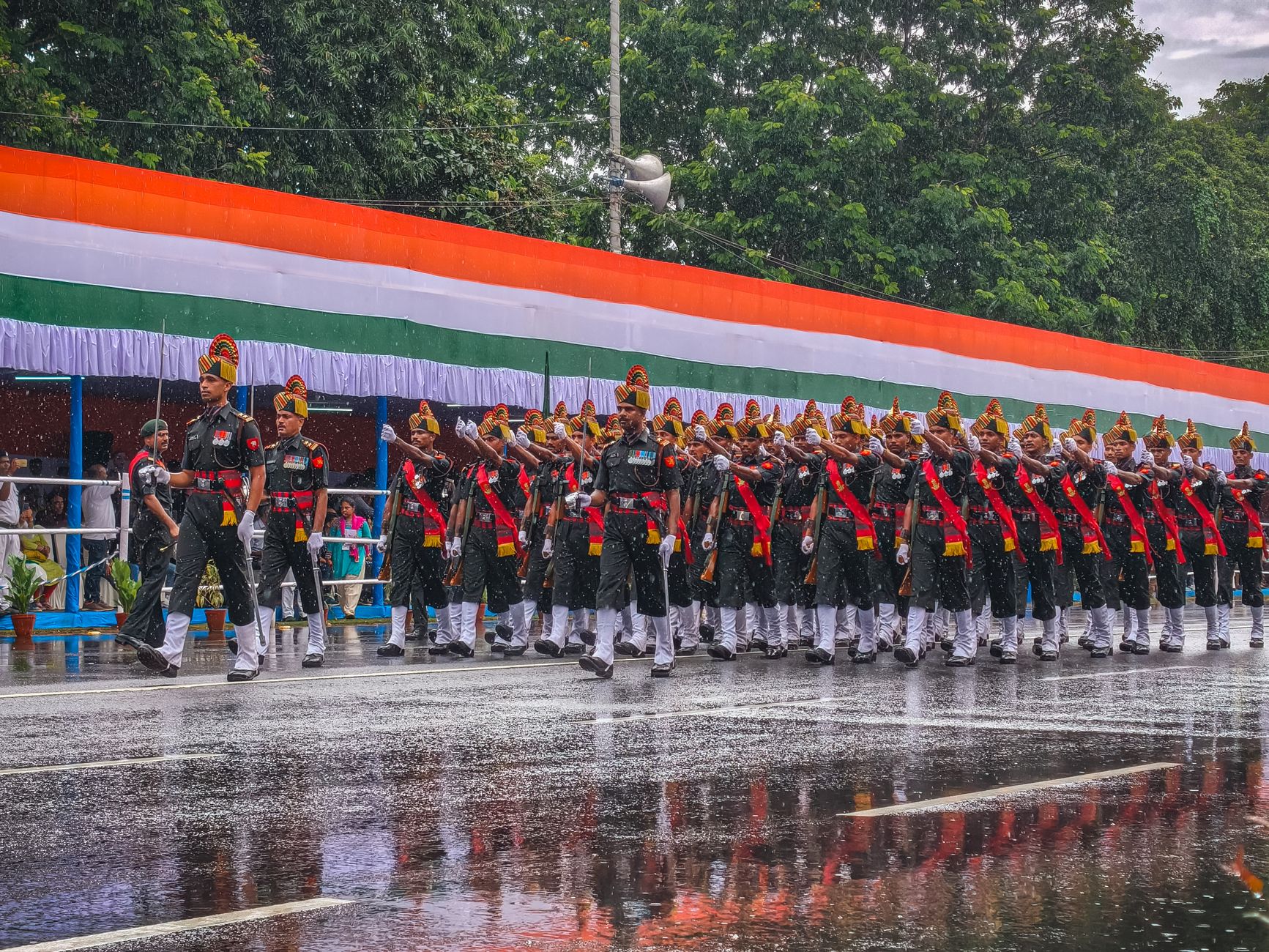 Amit Shah Reviews Cutting-Edge Border Security in West Bengal