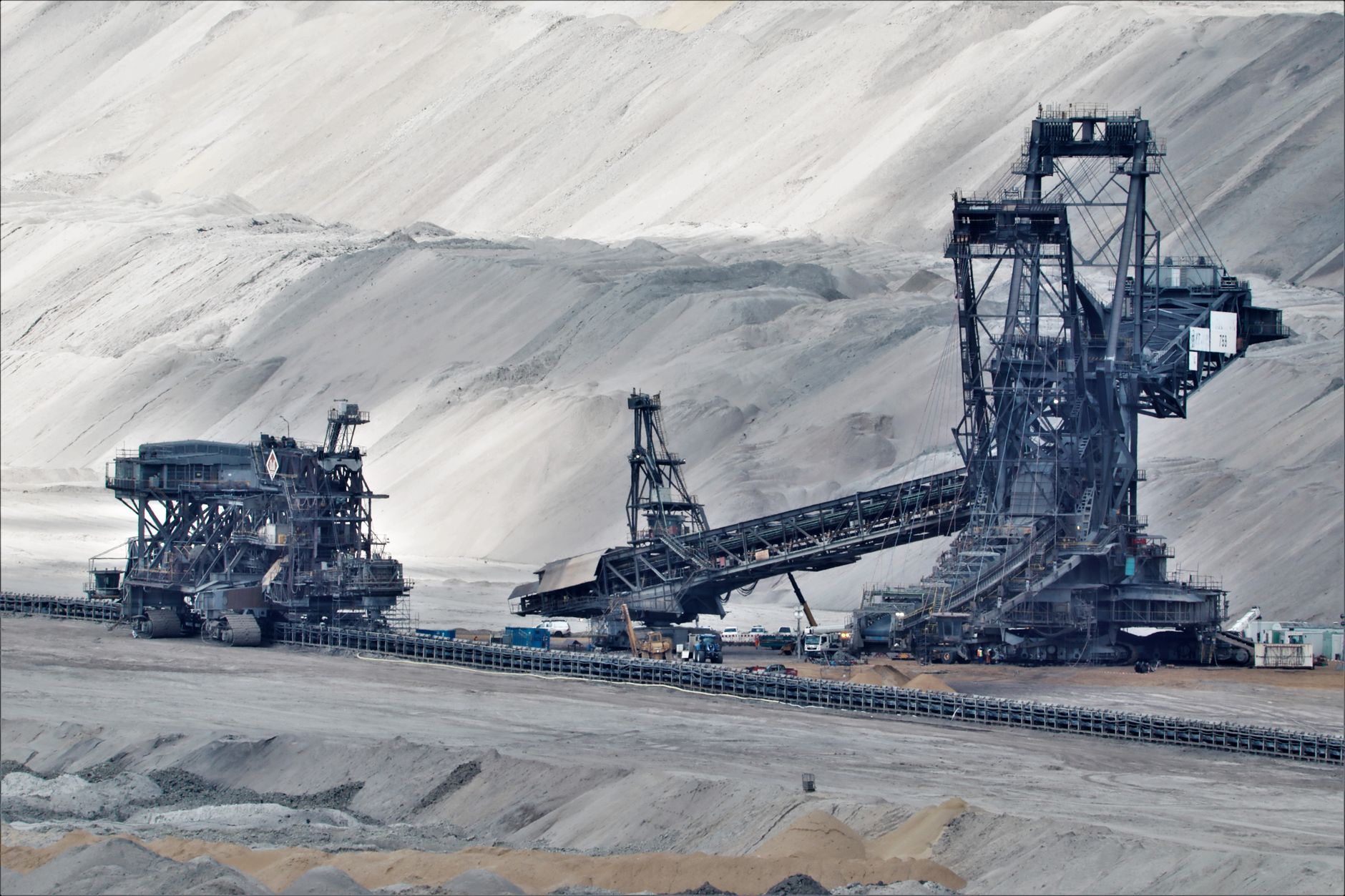 Meghalaya's Push for Tech-Driven Coal Mining Gains Momentum