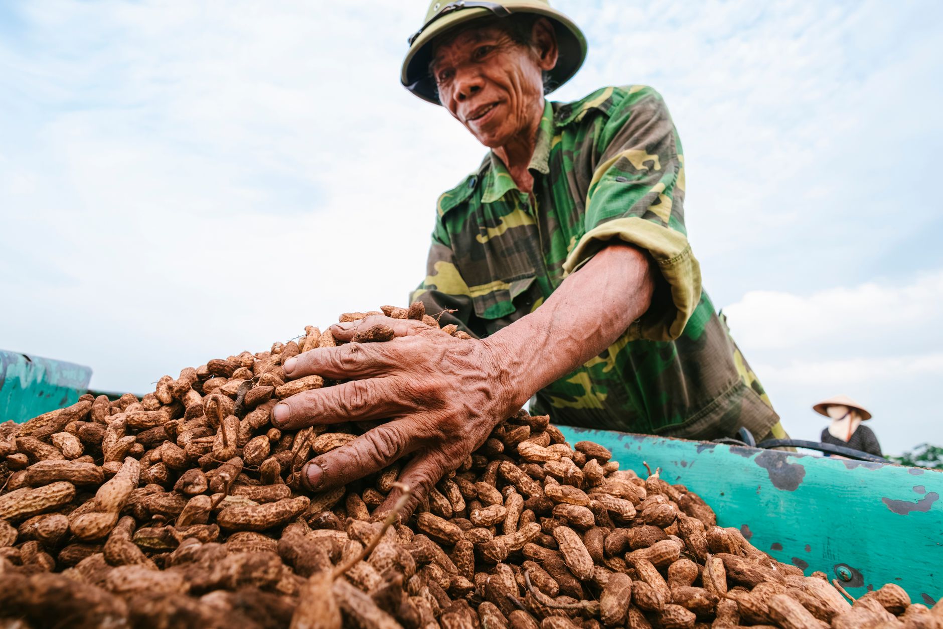 Minnesota Teen Innovates Peanut Shells to Clean Produce