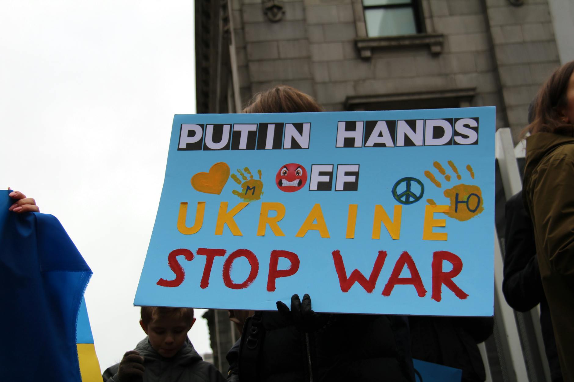 Putin Signals Possible End to Ukraine Conflict Amid Mixed Messages