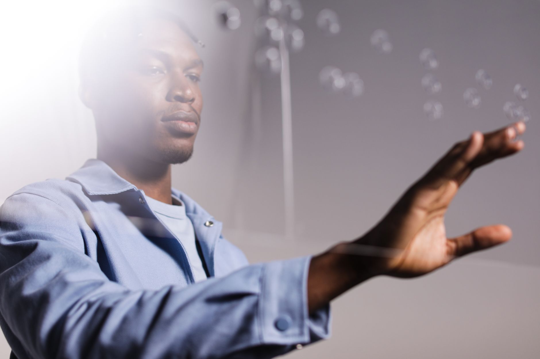 Revolutionary 'Scentronic' Tech Brings Aromas to Your Fingertips