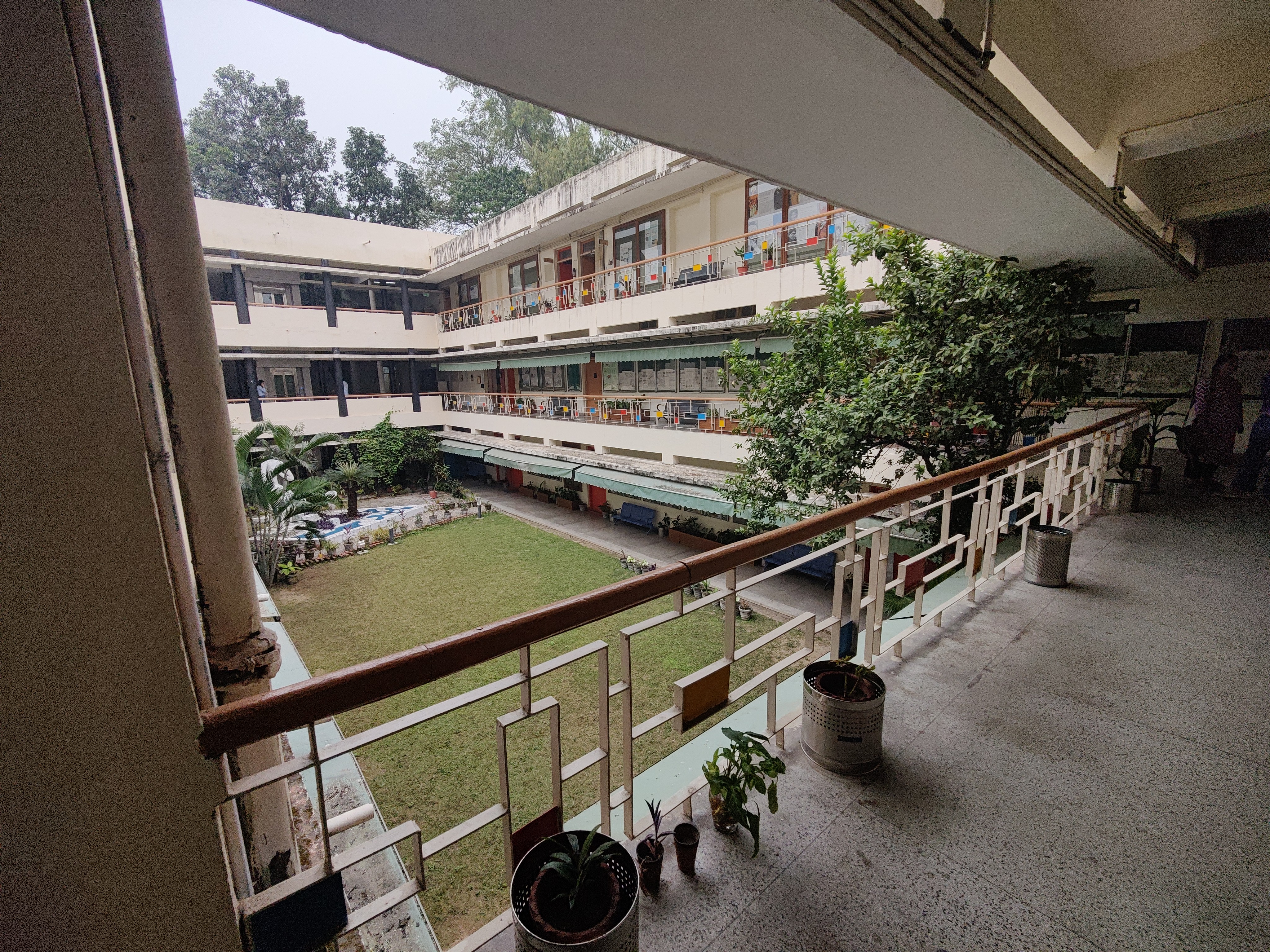 IIT Roorkee Faces Backlash Over Advisory Against Political Expression