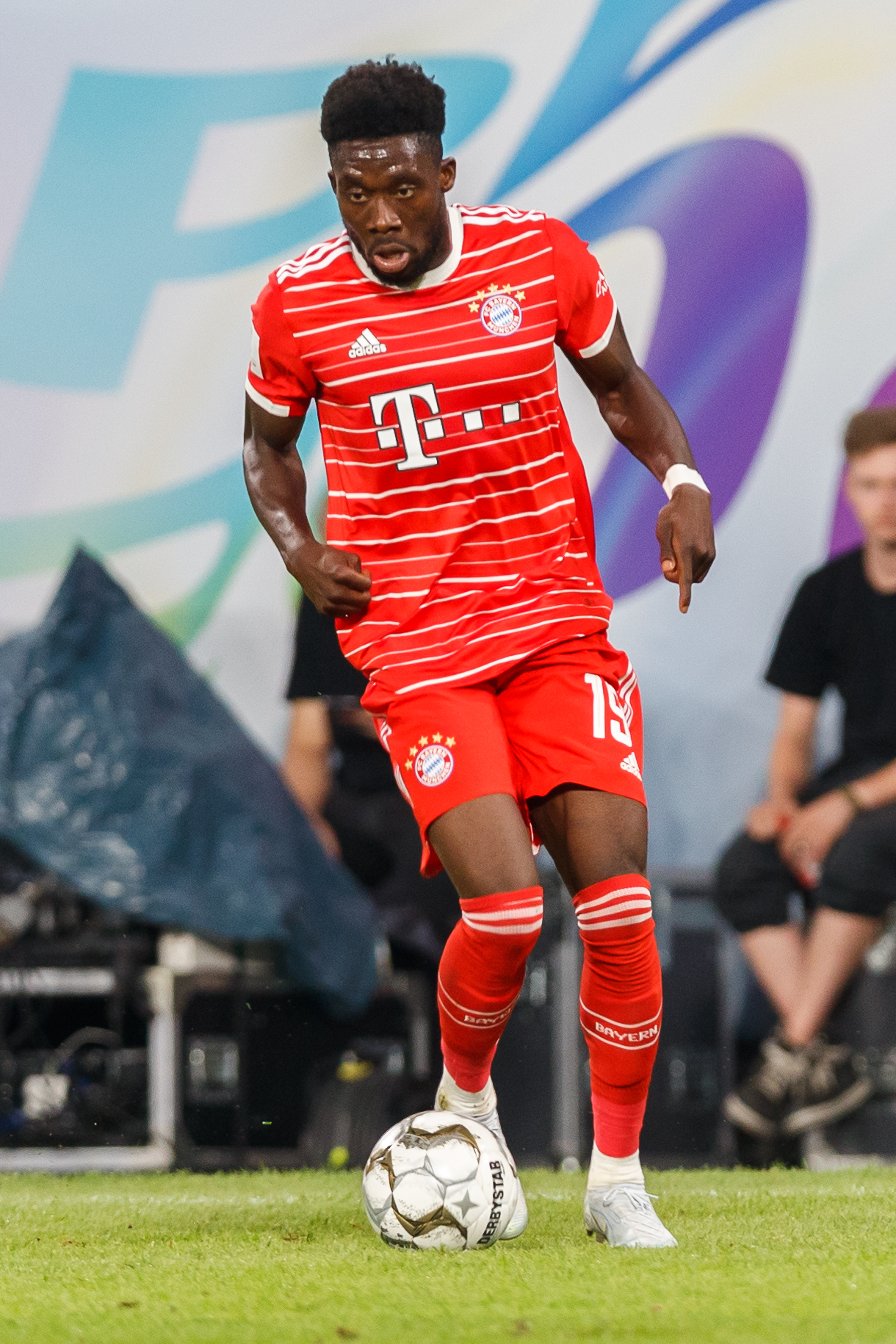 Alphonso Davies Makes Canada's World Cup Squad Despite Injury Woes