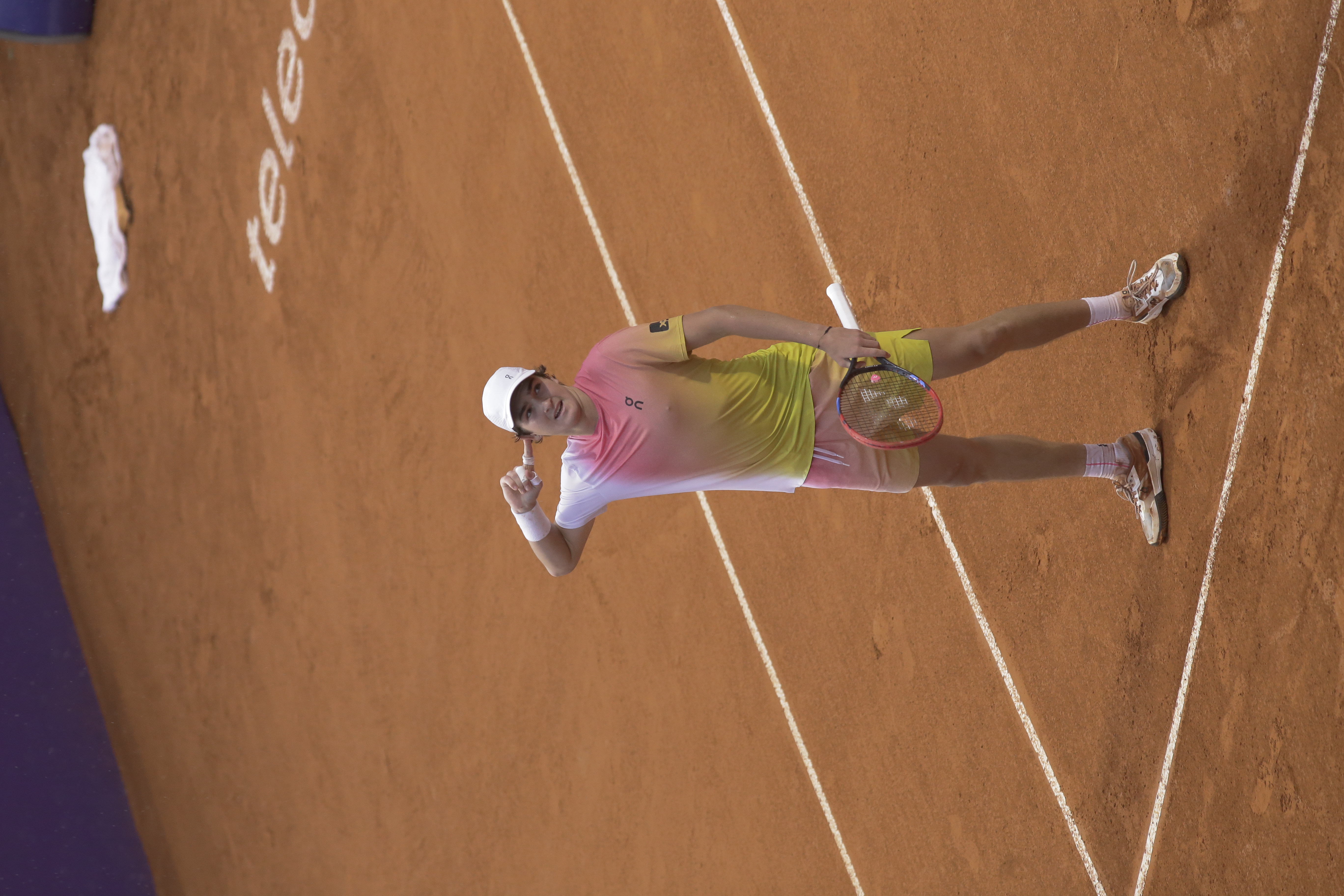 Stunning Turn of Events: Fonseca Topples Djokovic at French Open